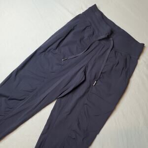 Lululemon Women's Size 4 Dance Studio Mid-Rise Jogger Black W5ENMS